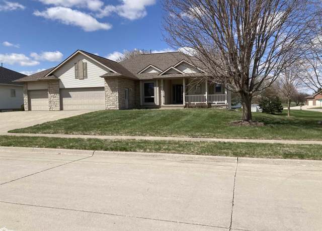 Property at 2815 Forest St, Carroll, IA 51401, 4 beds, 3 baths