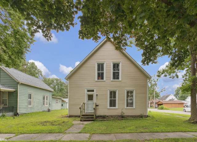 Property at 1412 S 13th St, Burlington, IA 52601, 3 beds, 1 bath