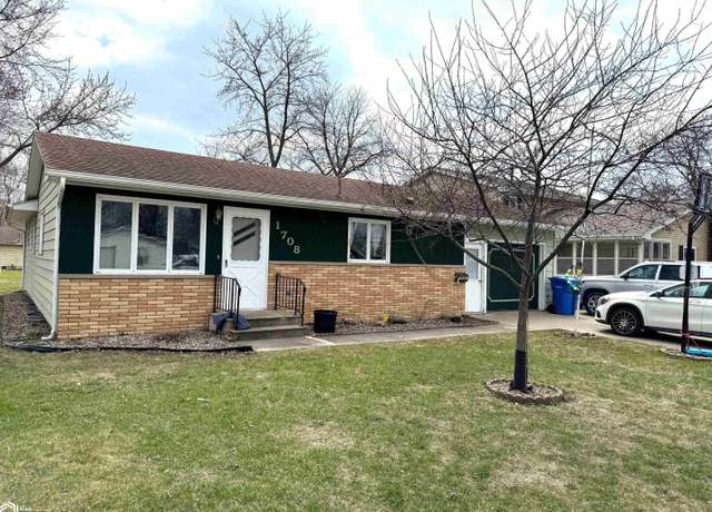 Property at 1708 E Oak St, Algona, IA 50511, 3 beds, 2 baths