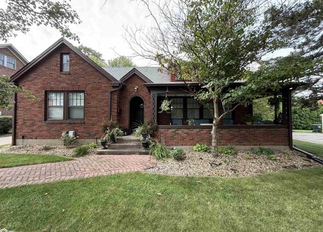 Property at 4 Cascade Ter, Burlington, IA 52601, 3 beds, 2 baths