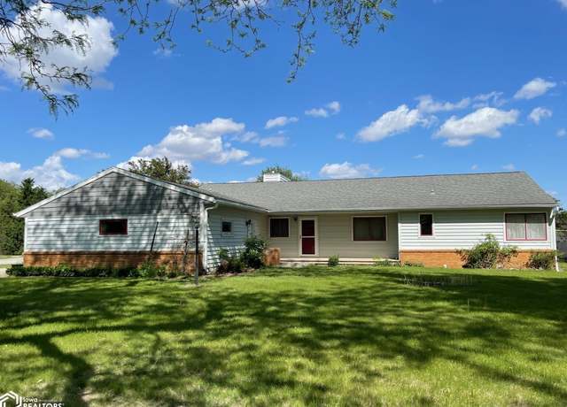 Property at 1940 West St, Grinnell, IA 50112, 4 beds, 1.5 baths