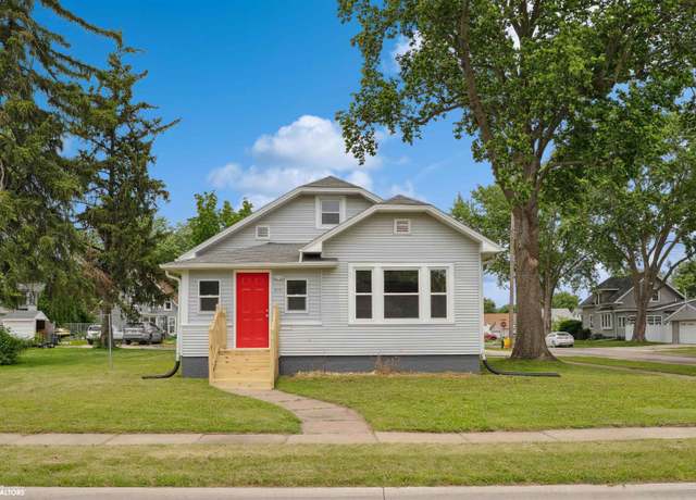 Property at 800 Harrison Ave, Burlington, IA 52601, 3 beds, 1.5 baths