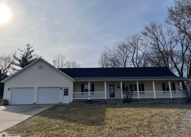 Property at 1723 Hobart St, Grinnell, IA 50112, 5 beds, 3 baths