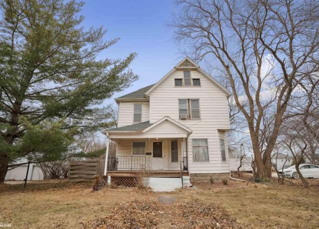 Property at 613 N Jackson St, Mount Pleasant, IA 52641, 4 beds, 2 baths