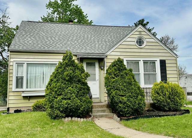 Property at 1605 S Garfield Ave, Burlington, IA 52601, 3 beds, 1 bath