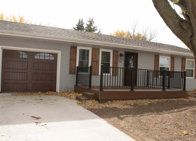 Property at 746 Granada Rd, Carroll, IA 51401, 3 beds, 1 bath