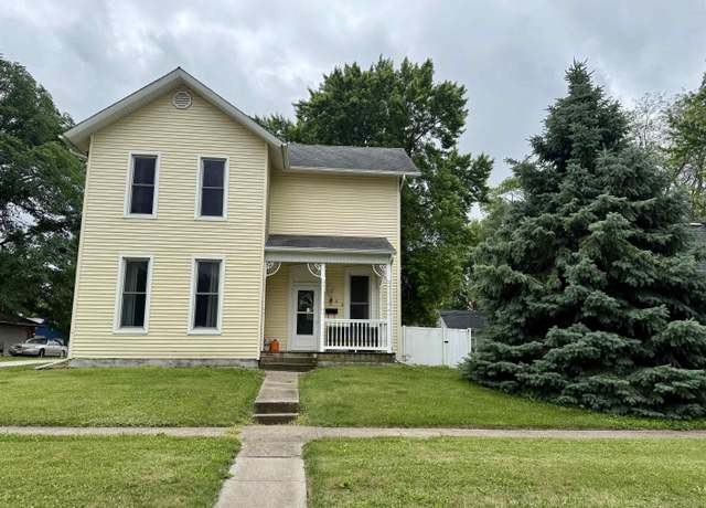 Property at 408 4th Ave E, Oskaloosa, IA 52577, 3 beds, 2 baths