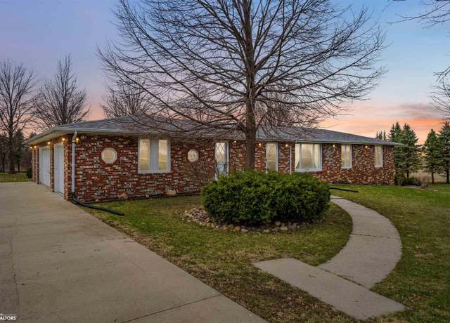 Property at 1505 Sanford Ave, Marshalltown, IA 50158, 3 beds, 3 baths