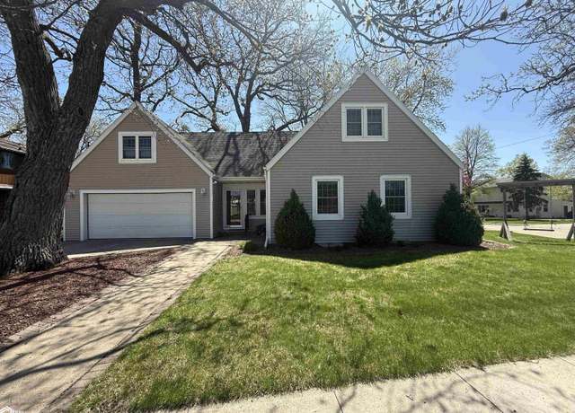 Property at 30 Sunset View Dr, Clear Lake, IA 50428, 3 beds, 3 baths