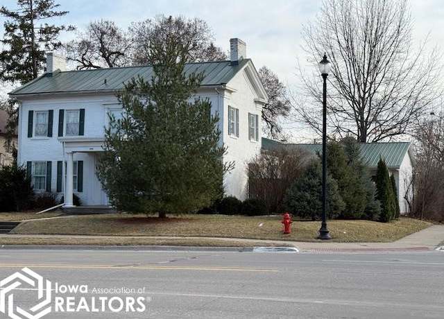 Property at 400 E Washington St, Mount Pleasant, IA 52641, 4 beds, 2 baths