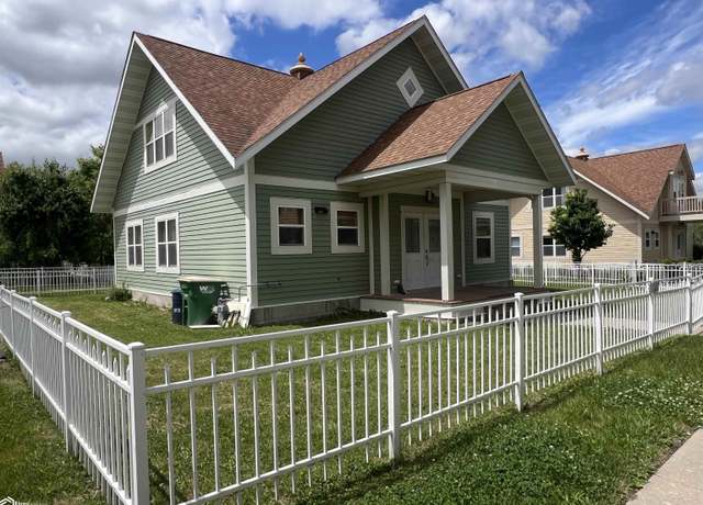 Property at 52 E Golden Ln, Fairfield, IA 52556, 3 beds, 2 baths