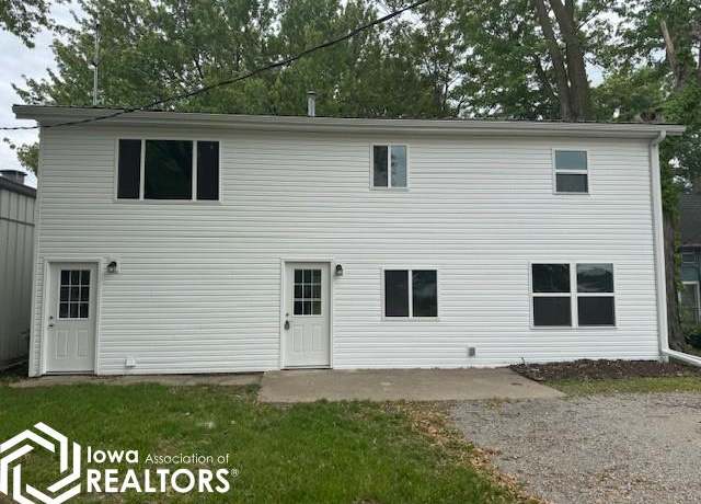 Property at 704 E Stewart St, Centerville, IA 52544, 4 beds, 2 baths