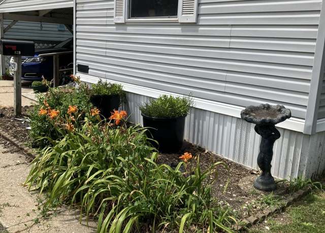 Property at 829 Quiet Harbor St #11, Creston, IA 50801, 2 beds, 1 bath