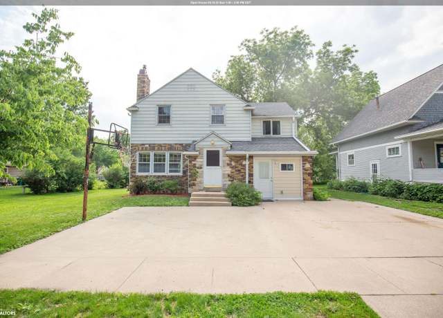 Property at 716 S Jones St, Algona, IA 50511, 4 beds, 2.5 baths