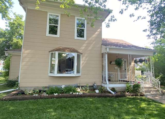 Property at 305 W Jefferson Ave, Fairfield, IA 52556, 3 beds, 2.5 baths