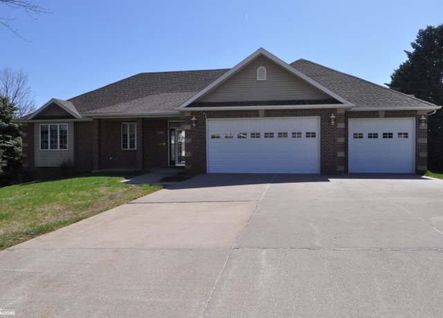 Property at 1926 Joan Ave, Carroll, IA 51401, 4 beds, 3.5 baths