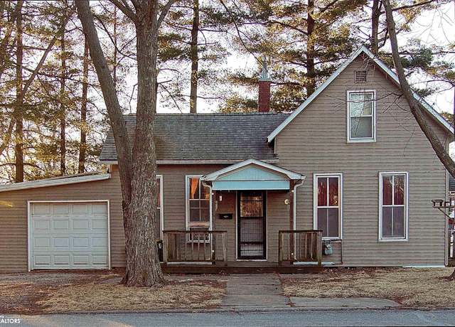 Property at 108 E Adams Ave, Fairfield, IA 52556, 3 beds, 1 bath