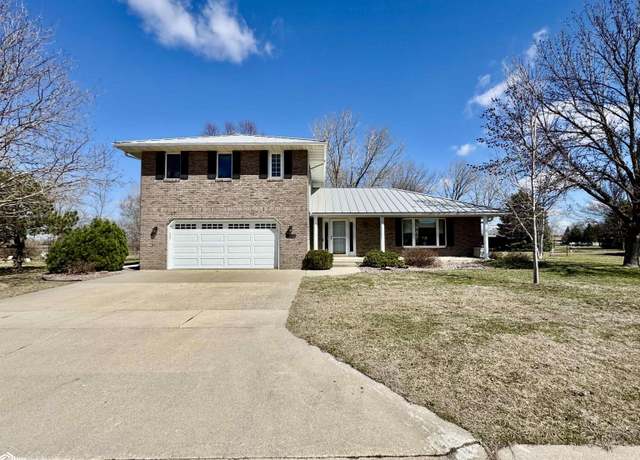 Property at 2302 16th Ave Ave N, Clear Lake, IA 50428, 3 beds, 2.5 baths