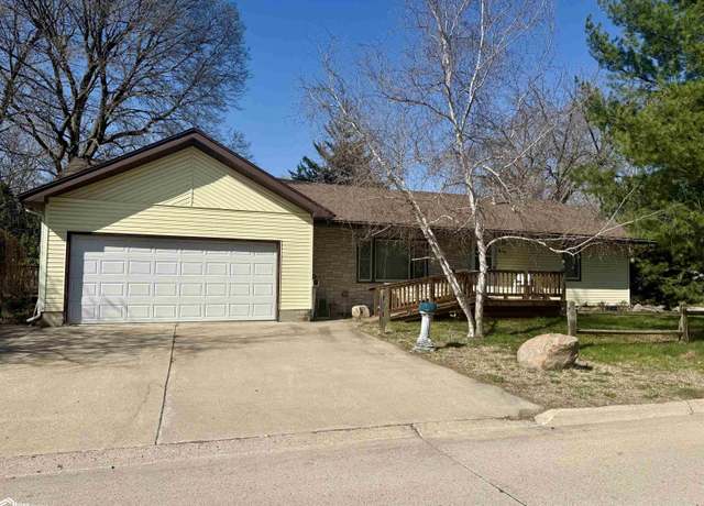 Property at 908 W Madison St, Jefferson, IA 50129, 3 beds, 2 baths