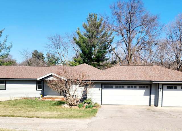 Property at 1703 N Park Ave, Oskaloosa, IA 52577, 4 beds, 2.5 baths