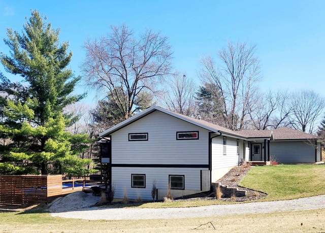 Property at 1703 N Park Ave, Oskaloosa, IA 52577, 4 beds, 2.5 baths