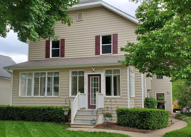 Property at 1309 Birdie St, Burlington, IA 52601, 4 beds, 2.5 baths