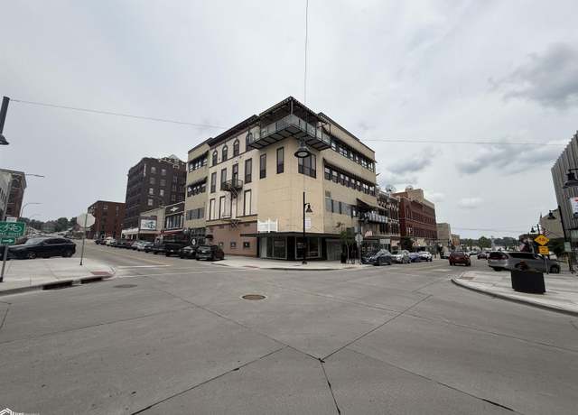 Property at 218 Jefferson St Unit 2E, Burlington, IA 52601, 2 beds, 2 baths