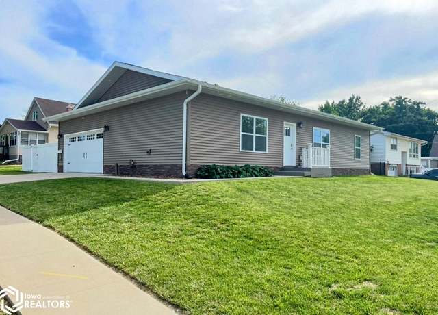 Property at 400 W Madison St, Mount Pleasant, IA 52641, 3 beds, 2 baths