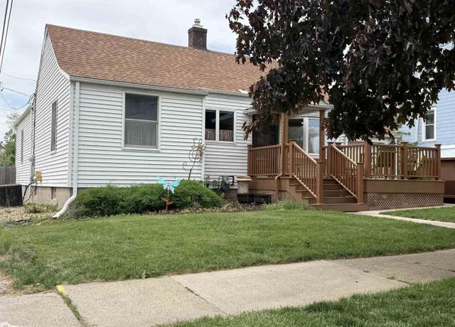 Property at 5 S 5th St, Marshalltown, IA 50158, 2 beds, 1.5 baths