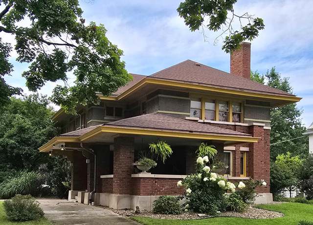 Property at 401 N 3rd St, Warsaw, IL 62379, 4 beds, 3.5 baths