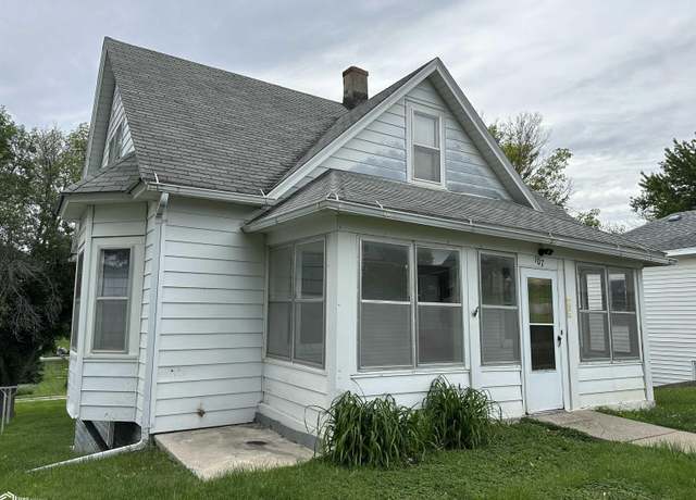 Property at 107 3rd Ave, Earling, IA 51530, 3 beds, 2.5 baths