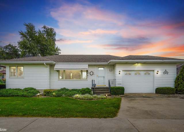 Property at 909 1/2 E South St, Marshalltown, IA 50158, 3 beds, 2 baths