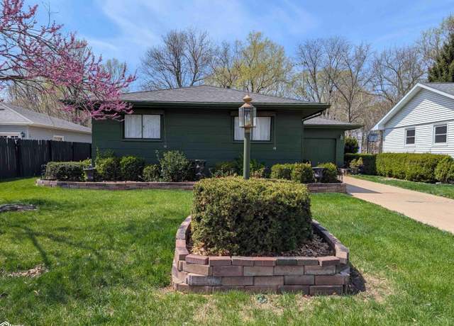 Property at 125 Crestview Dr, Burlington, IA 52601, 2 beds, 1 bath