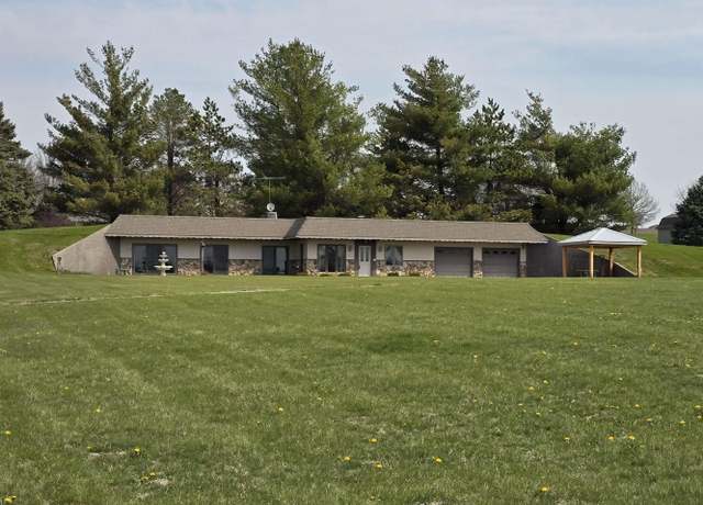 Property at 2470 Newport Ave, Oskaloosa, IA 52577, 3 beds, 2 baths