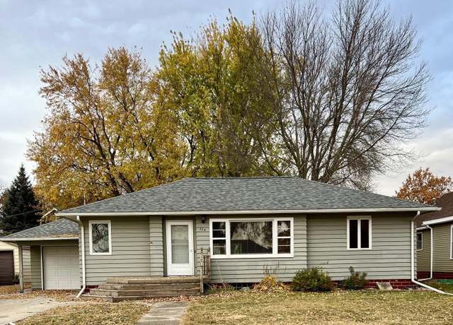 Property at 220 5th Ave NE, Clarion, IA 50525, 3 beds, 2 baths