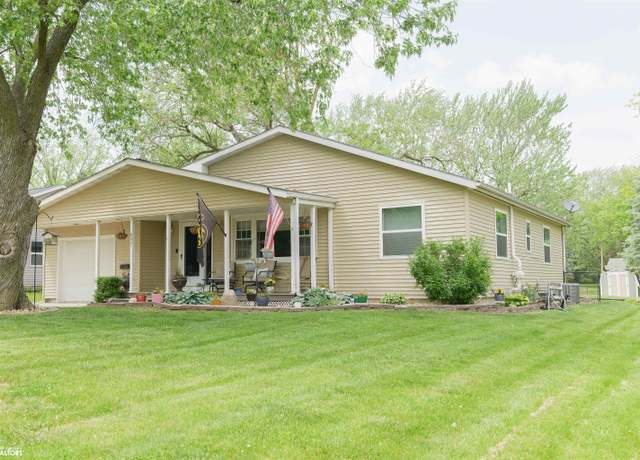 Property at 807 E Sheaffer Dr, Mount Pleasant, IA 52641, 4 beds, 2 baths