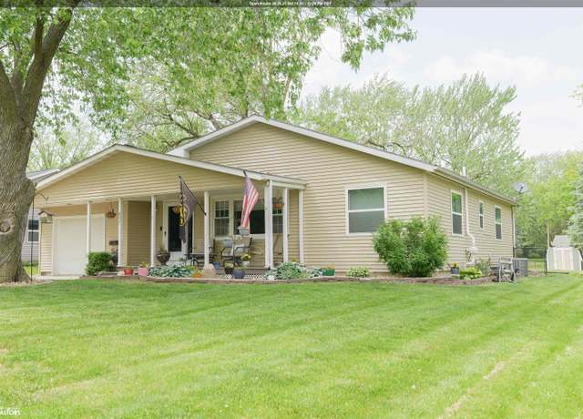 Property at 807 E Sheaffer Dr, Mount Pleasant, IA 52641, 4 beds, 2 baths