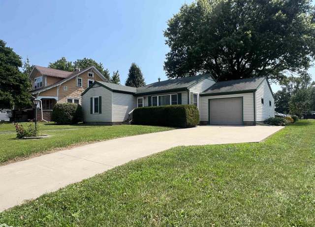 Property at 902 W Burlington Ave, Fairfield, IA 52556, 2 beds, 1 bath