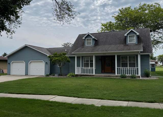Property at 1920 E State St, Algona, IA 50511, 3 beds, 3.5 baths