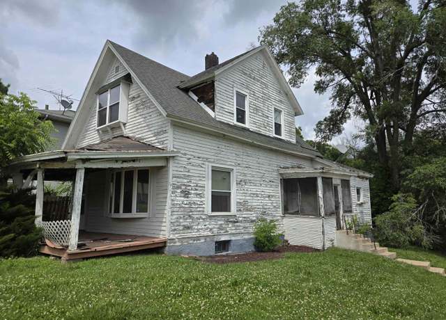 Property at 548 S 9th St, Burlington, IA 52601, 2 beds, 1.5 baths
