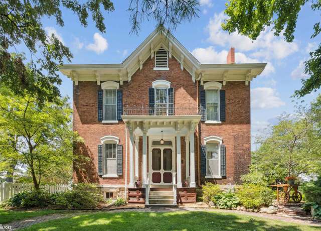 Property at 401 Cedar St, Burlington, IA 52601, 4 beds, 1.5 baths
