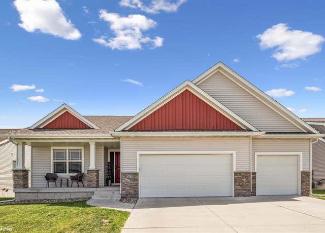 Property at 629 Mallard Pointe Dr NW, Bondurant, IA 50035, 4 beds, 3 baths