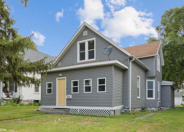 Property at 1830 Sunnyside Ave, Burlington, IA 52601, 3 beds, 2 baths