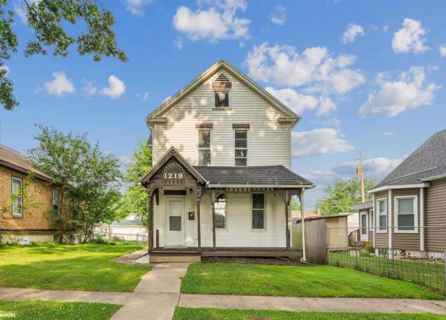 Property at 1219 N 7th St, Burlington, IA 52601, 4 beds, 2 baths