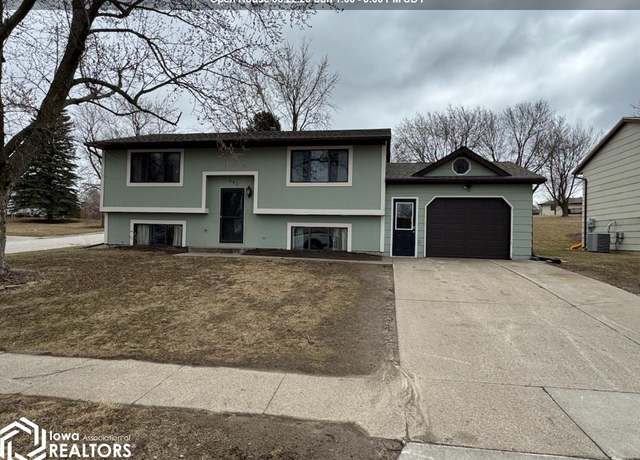 Property at 640 Troy Drive Dr, Carroll, IA 51401, 4 beds, 2 baths