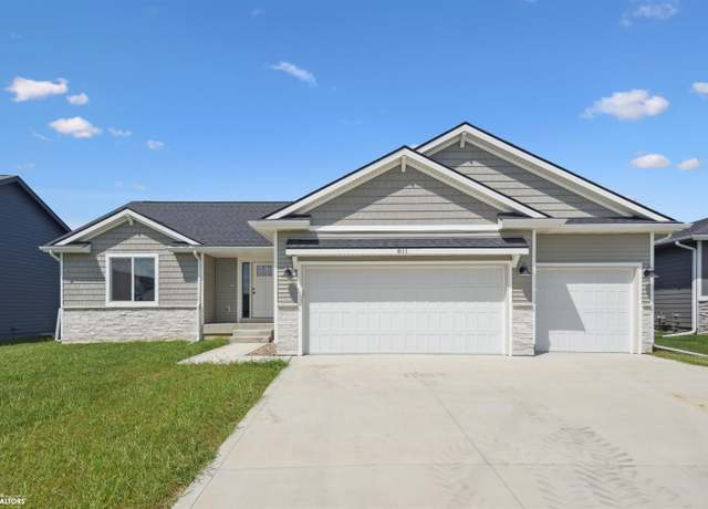 Property at 811 Woodside Dr, Marshalltown, IA 50158, 3 beds, 2 baths