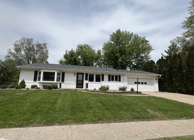 Property at 2912 Garden Avenue Ave, Burlington, IA 52601, 4 beds, 2 baths