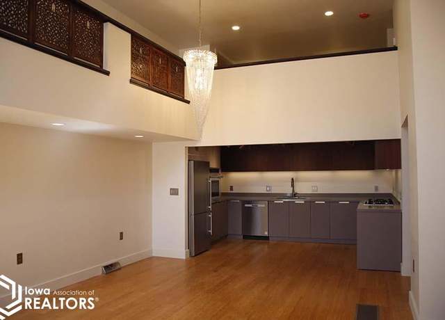 Property at 51 E Broadway #101 Ave #101, Fairfield, IA 52556, 1 bed, 2 baths
