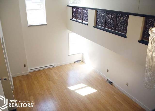 Property at 51 E Broadway #101 Ave #101, Fairfield, IA 52556, 1 bed, 2 baths