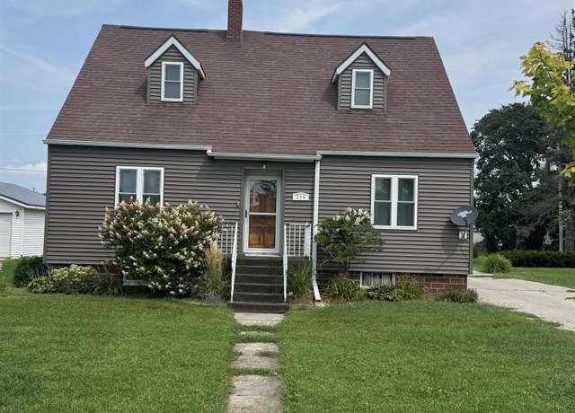 Property at 214 E Maple St, Hubbard, IA 50122, 3 beds, 1.5 baths
